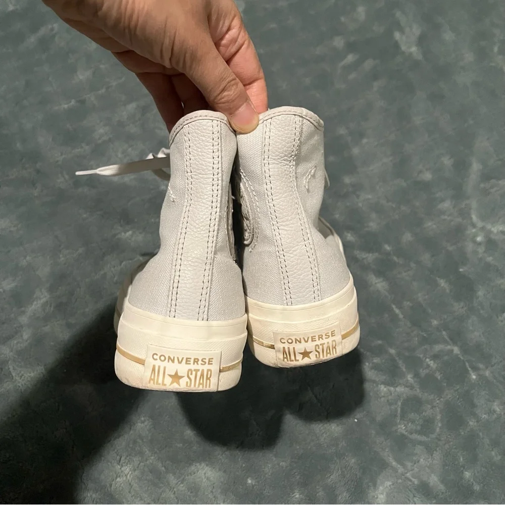 Converse stylish white